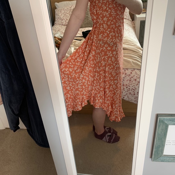 KIVARI coral and white dress - Picture 7 of 10